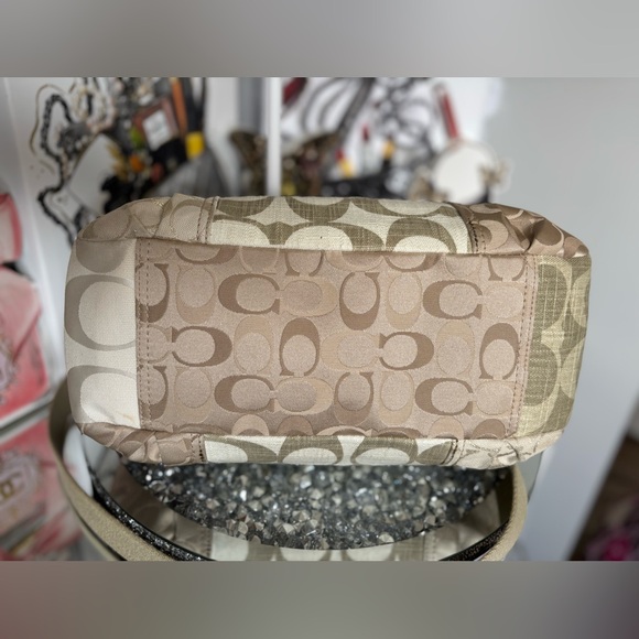 Coach 2012 Patchwork Signature Hobo Bag EUC - Picture 8 of 16